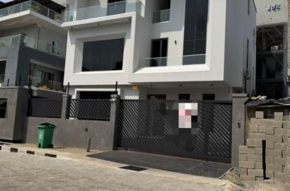 EXQUISITELY FULLY DETACHED DUPLEX FOR SALE.