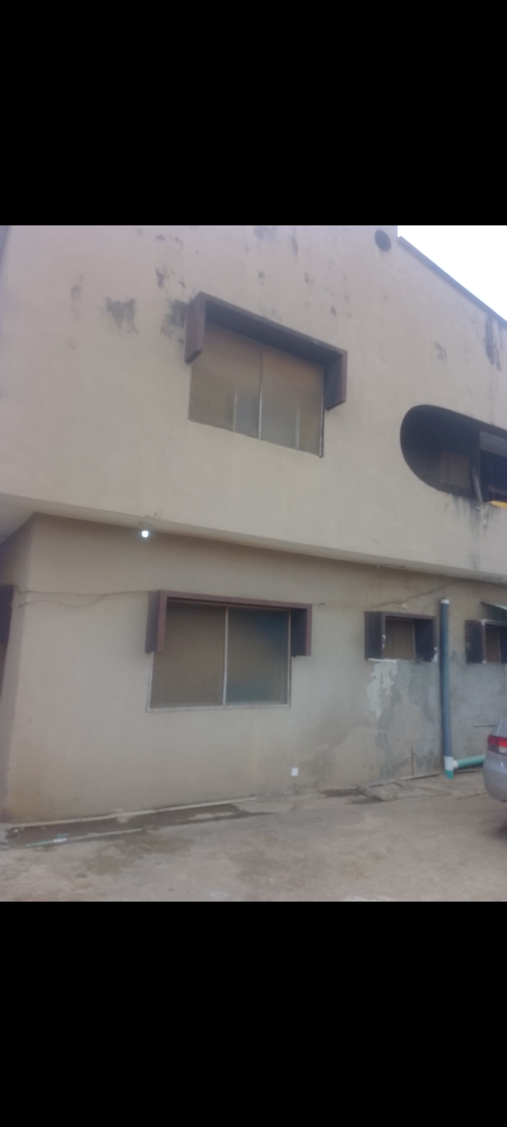 Spacious 3 bedroom flat downstairs