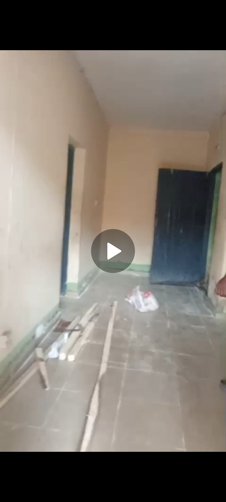 TO LET 2 BEDROOM IN IKOTUN. 800K PER YEAR.