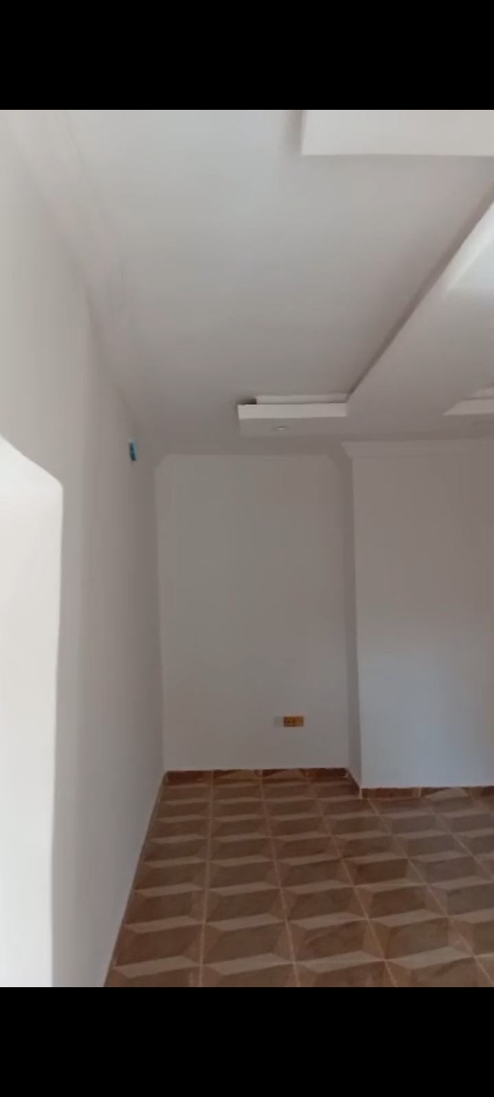 A Gigantic mini flat, newly renovated @council bus stop axis very close to bus stop