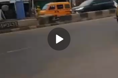 HALF PLOT OF LAND FACING MAJOR ROAD @Alimosho bus stop iyana ipaja, Lagos.