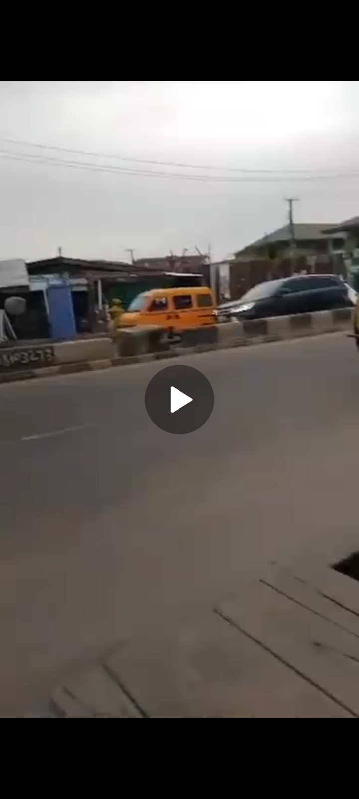 HALF PLOT OF LAND FACING MAJOR ROAD @Alimosho bus stop iyana ipaja, Lagos.