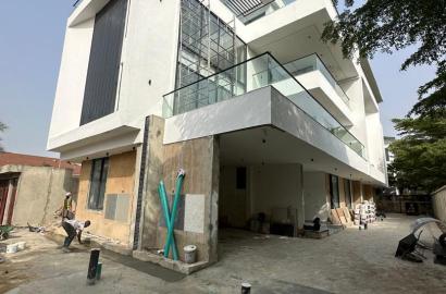 Super luxurious 5bedroom detached duplex