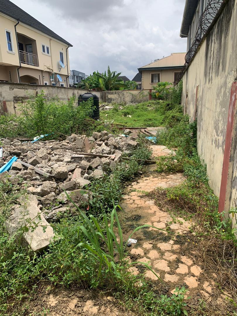 HALF PLOT OF LAND Location: Bucknor, Lagos