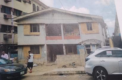 🏢 FOR SALE Storey Building on Full Plot – Suitable for Commercial or Residential Use 📍 Location: Papa Ajao, Mushin, Lagos