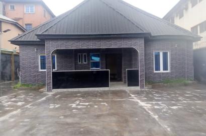 🏡 TO LET Spacious 4-Bedroom Flat – Alone in the Compound 📍 Location: Close to Oyekola Plaza, Jakande Gate, Oke-Afa, Isolo, Lagos