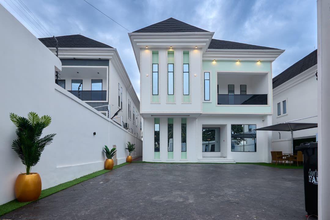 Newly Built Luxury 5-Bedroom Fully Detached Duplex with BQ 📍 Location: Omole Phase 1, Lagos, Nigeria