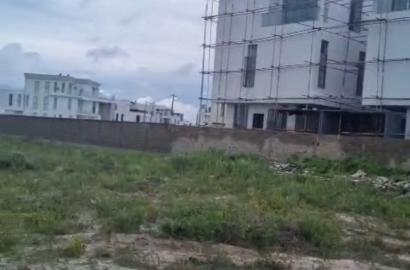 LEKKI  PENINSULA HOT SALE 🔥   5 PLOTS OF LAND MEASURING 600 SQ EACH IS UP FOR SALE AT THE BEAUTIFUL LAGOON VIEW ESTATE,  LEKKI 👌 PENINSULA, ETIOSA.  BACK OF THE PALMS RESIDENCE