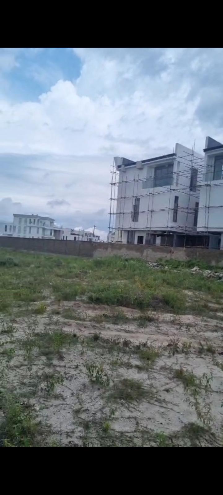 LEKKI  PENINSULA HOT SALE 🔥   5 PLOTS OF LAND MEASURING 600 SQ EACH IS UP FOR SALE AT THE BEAUTIFUL LAGOON VIEW ESTATE,  LEKKI 👌 PENINSULA, ETIOSA.  BACK OF THE PALMS RESIDENCE