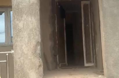 🏡 TO LET 2-Bedroom Flat 📍 Location: Yewa Street, Isolo, Lagos