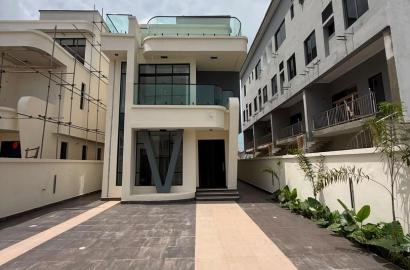 5-Bedroom Fully Detached Duplex with Luxury Amenities at Lekki Phase 1