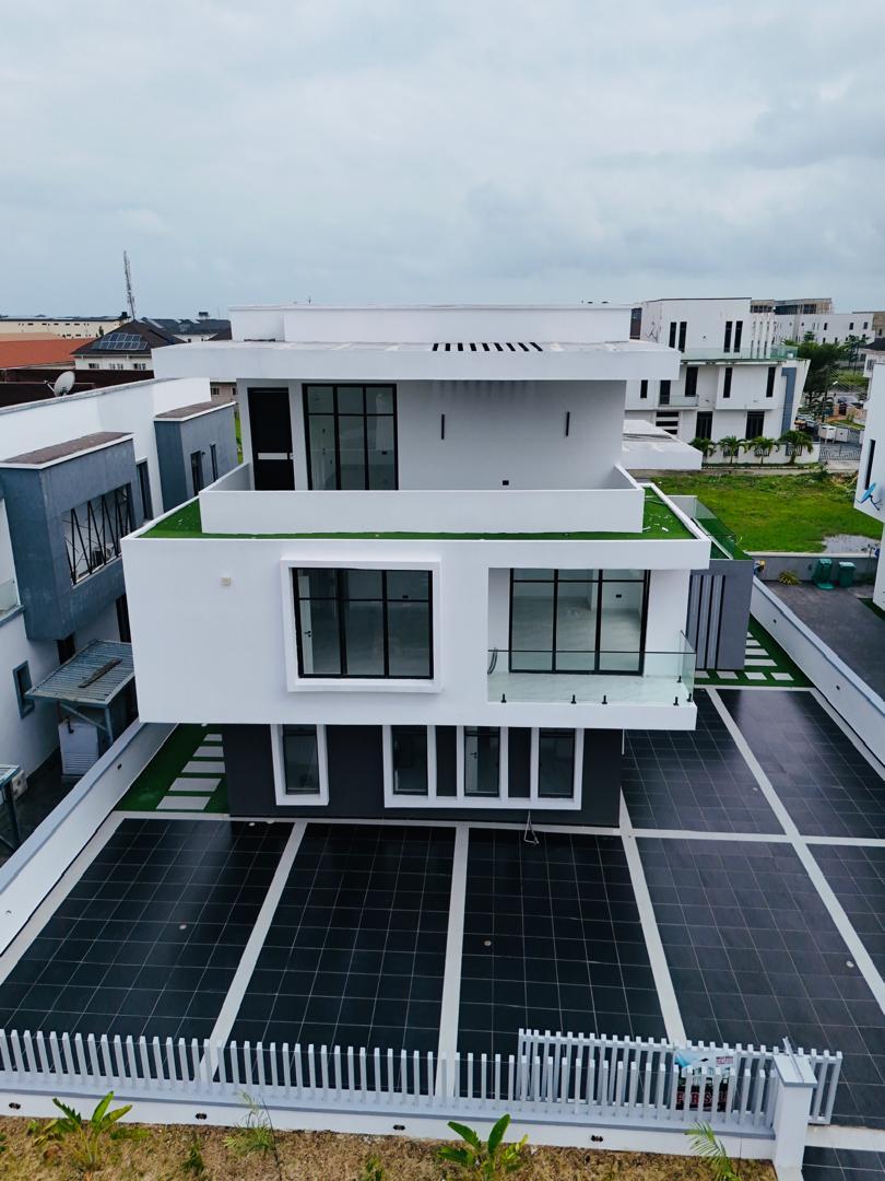 5-Bedroom Fully Detached Duplex with Pool at Orchid Road