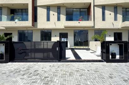 5-Bedroom Detached House with BQ for Sale at Lekki Phase 1