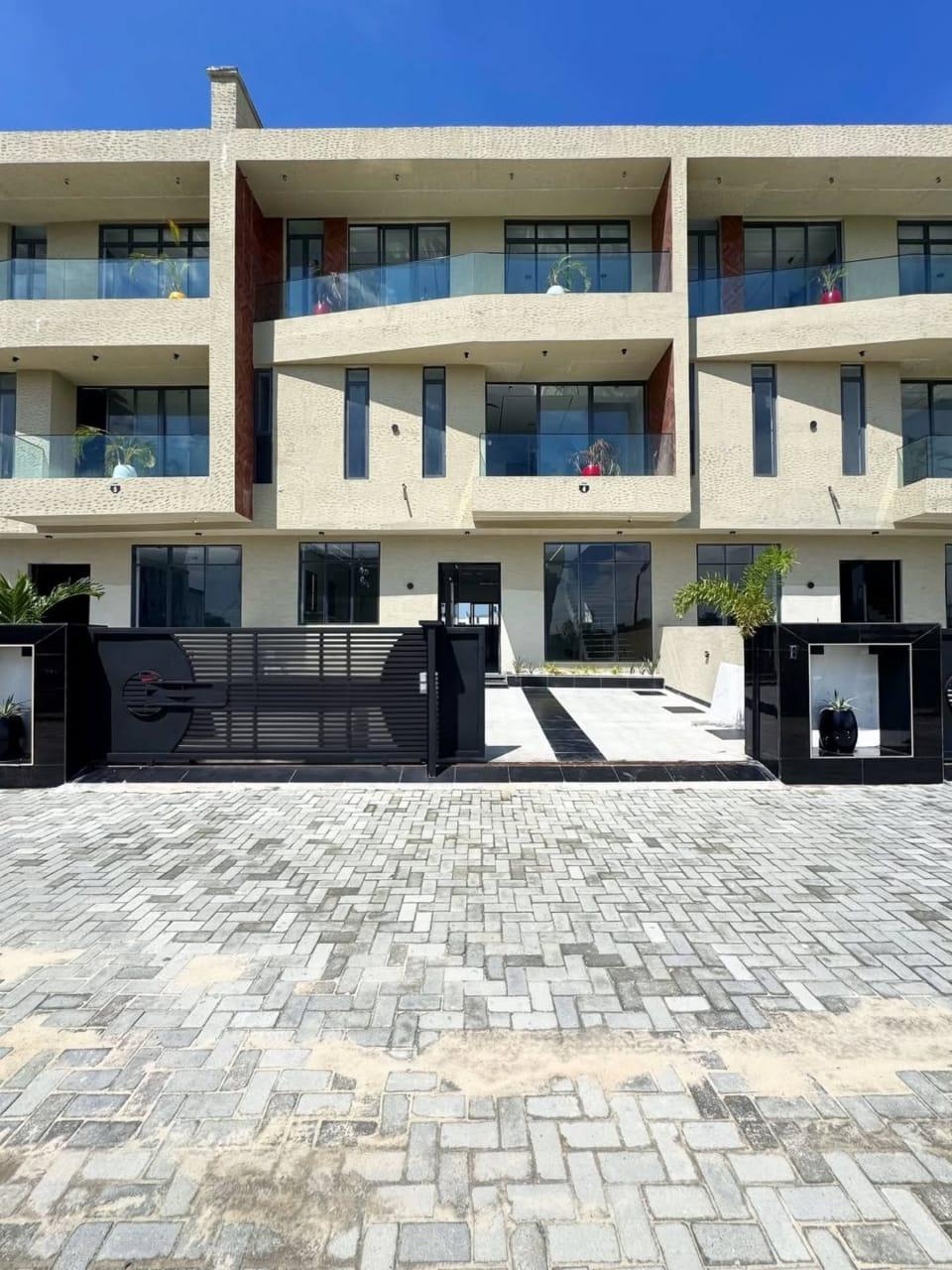 5-Bedroom Detached House with BQ for Sale at Lekki Phase 1