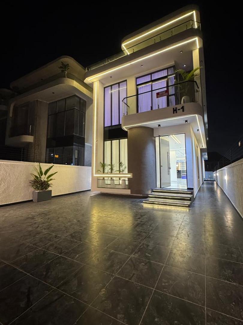 5-Bedroom Luxury Duplex with Swimming Pool for Sale at Orchid Road