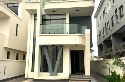 5-Bedroom Detached Duplex with Pool, BQ & Rooftop at Lekki Phase 1