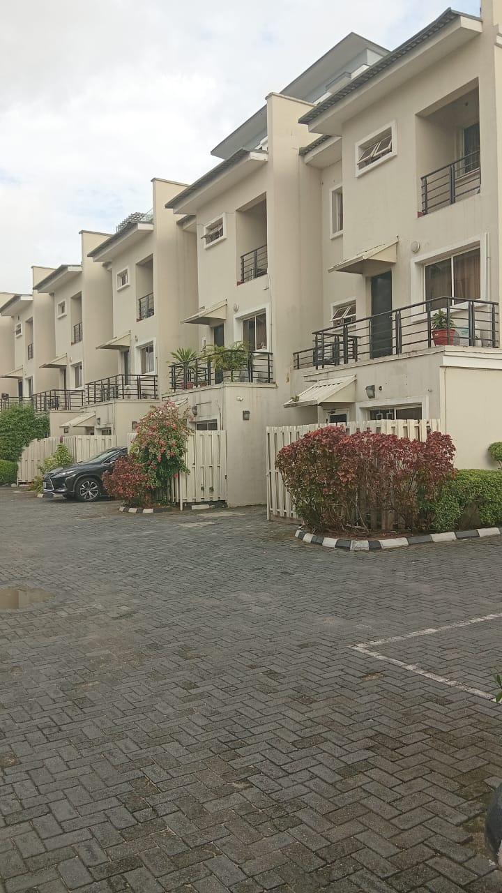 4-Bedroom Terrace Duplex with BQ for Rent – Banana Island Road, Ikoyi, Lagos