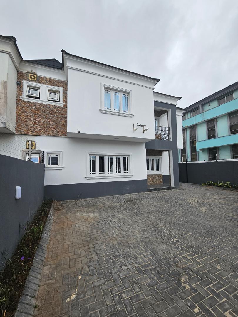 4-Bedroom Semi-Detached Duplex with BQ for Rent at Oniru, Lekki Phase 1
