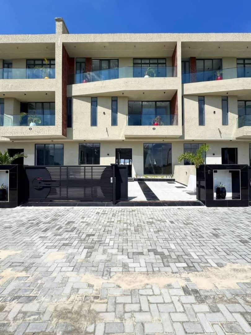 5-bedroom duplex with BQ for sale – Lekki Phase 1