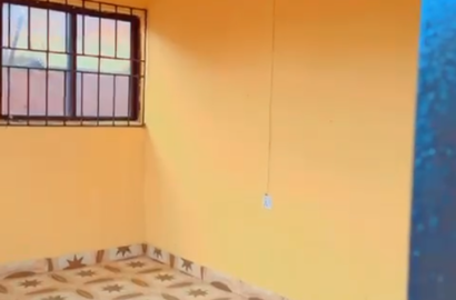 2bedroom flat on more than quarter plot of land @Jakande gate isolo Lagos