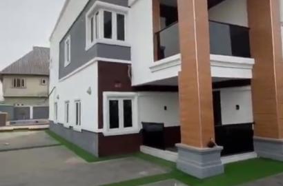 6-Bedroom Detached Duplex with BQ & Swimming Pool for Sale – Magodo Phase 1 GRA